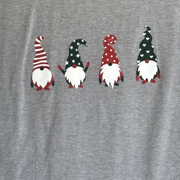 Cherryloom 3/4 sleeve rounded hem t-shirt with gnomes size 2XL (fits small) - Picture 3 of 7